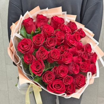Букет из 35 красных роз