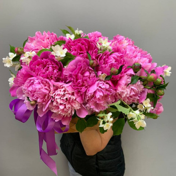 Композиция из пионов 19 штук