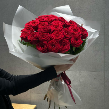 Сердце из 25 красной розы