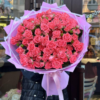 Букет из 25 роз кустовых