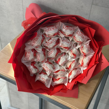 Сладкий букет из Raffaello
