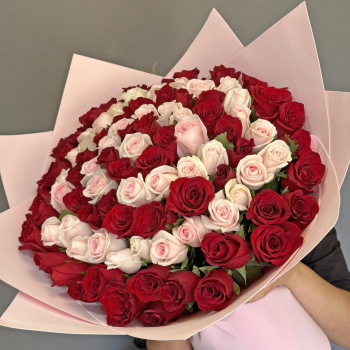 Букет из 101 красной розы в крафте