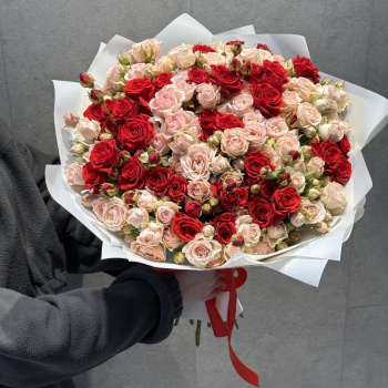 Букет из 25 кустовых роз